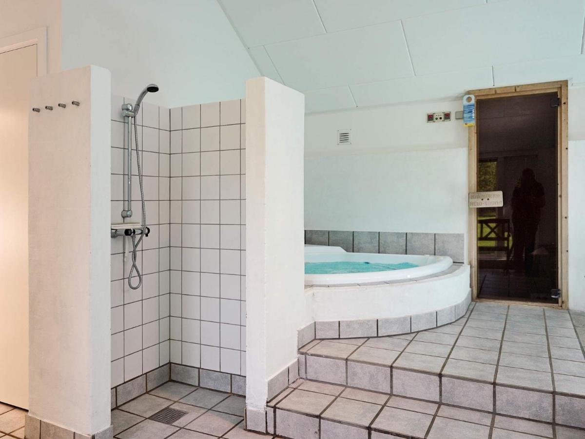 Vester Somarken 12 Person Holiday Home In Aakirkeby מראה חיצוני תמונה